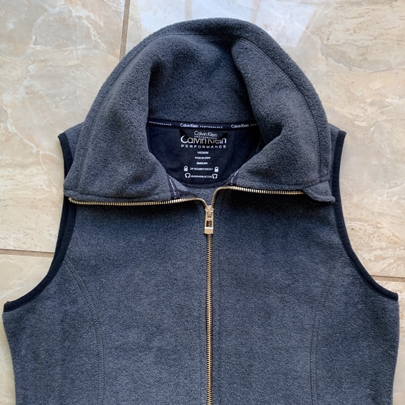 Calvin Klein Quick Dry Fitted Performance Zip Vest - Picture 5 of 8